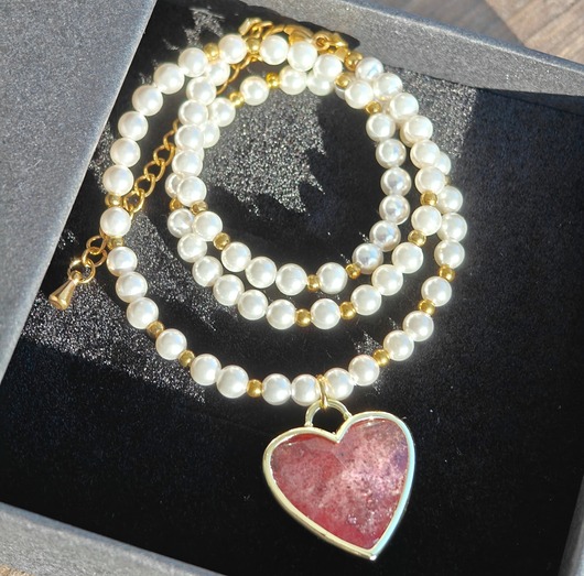 wisiory Klasyczny naszyjnik perłami i sercem z kwarcu