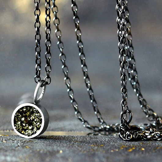 wisiory Mała zawieszka srebrna z pirytem