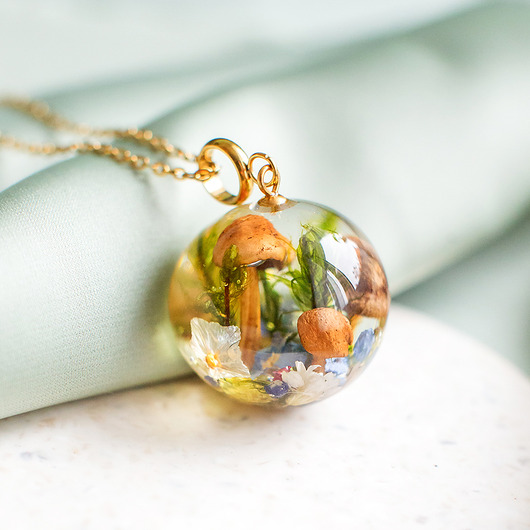 wisiory Naszyjnik z leśną kompozycją