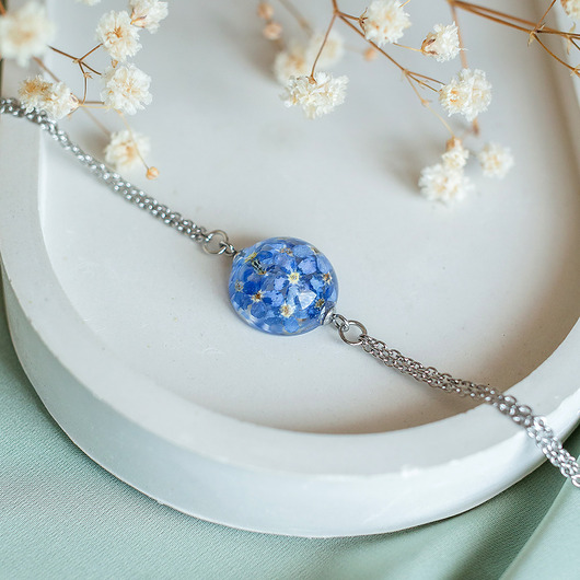 bransoletki z żywicy Bransoletka z niezapominajkami