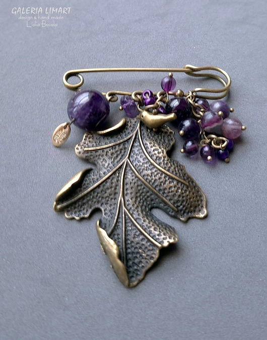 broszki Broszka niezwykła na agrafce w stylu Boho handmade ametystowo-złota dla babci