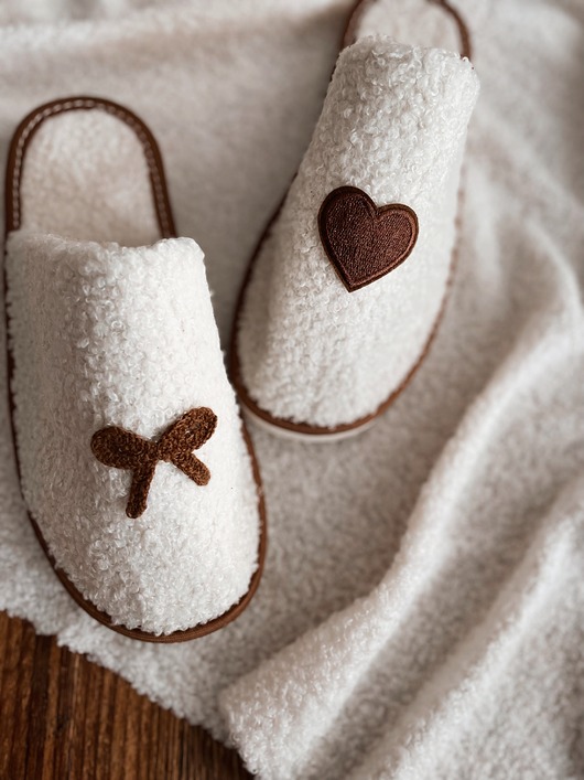 kapcie damskie Kapcie damskie z sercem i kokardą