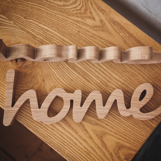 napisy dekoracyjne i tabliczki Napis home z drewna, stojący dąb