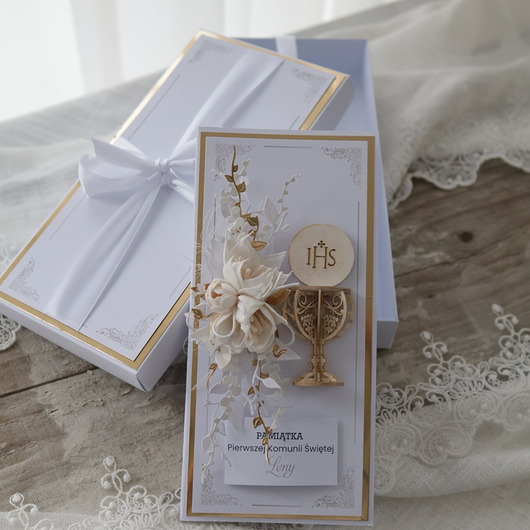 kartki na komunię Elegancka kartka na komunię biało złota