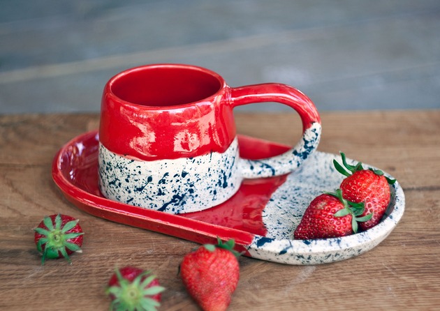 kubki Zestaw czerwony kubek z talerzem