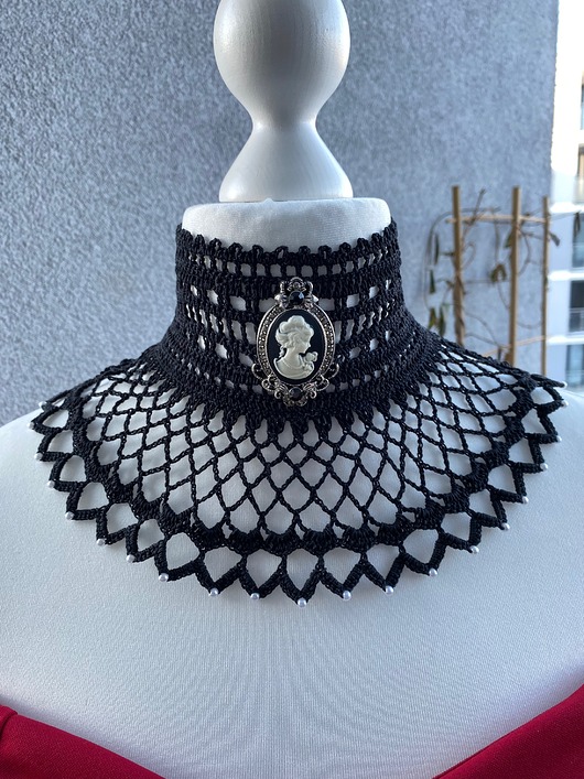 kolie Retro kolia koronkowa z Kameą