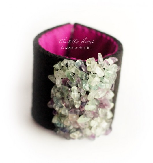 Black & Fluoryt FlowerFelt Design
