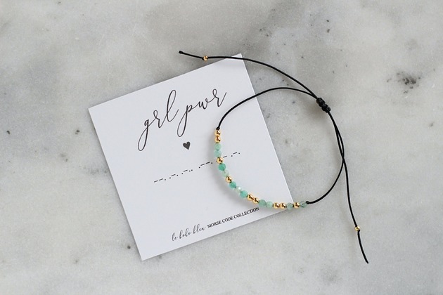 bransoletki na sznurku Dowolne Słowo - Szmaragd - Maj - Bransoletka z Alfabetem Morse'a