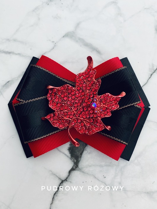 broszki Brosza z unikatowym liściem z czerwonych kryształków Liść