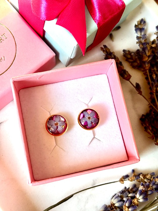 kolczyki z żywicy Kolczyki niezapominajki na różu