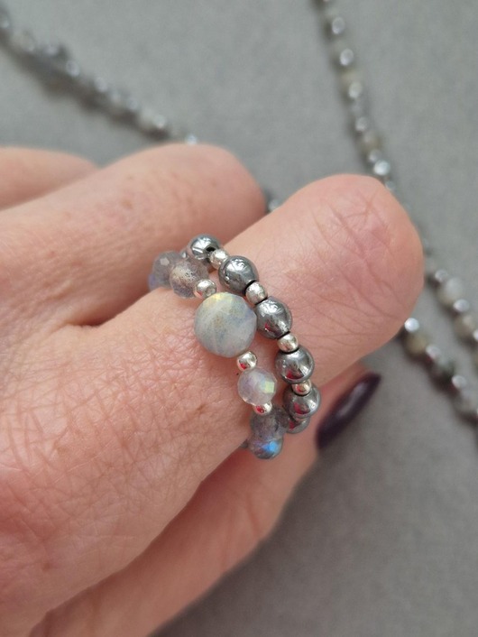 pierścionki elastyczne Zestaw srebrnych pierścionków z labradorytów i hematytów