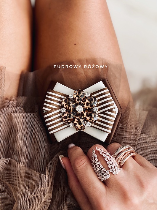 broszki Brosza z ozdobą z panterki Panterka