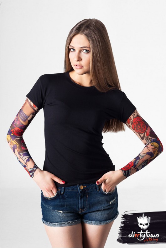 Czarny t-shirt z tatuażami Alice in Wonderland dirrtytown clothing