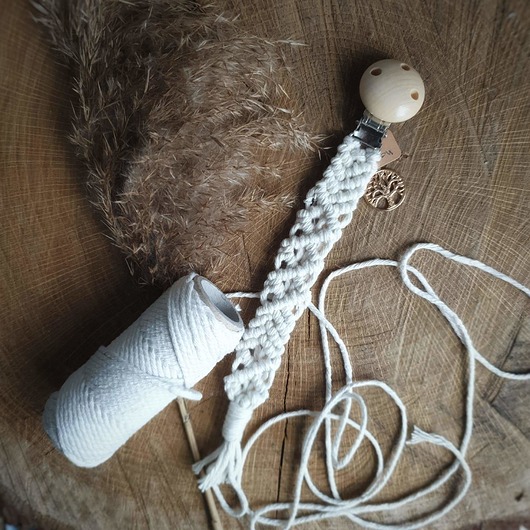 Zawieszka do smoczka Rootslife Rootsofmacrame