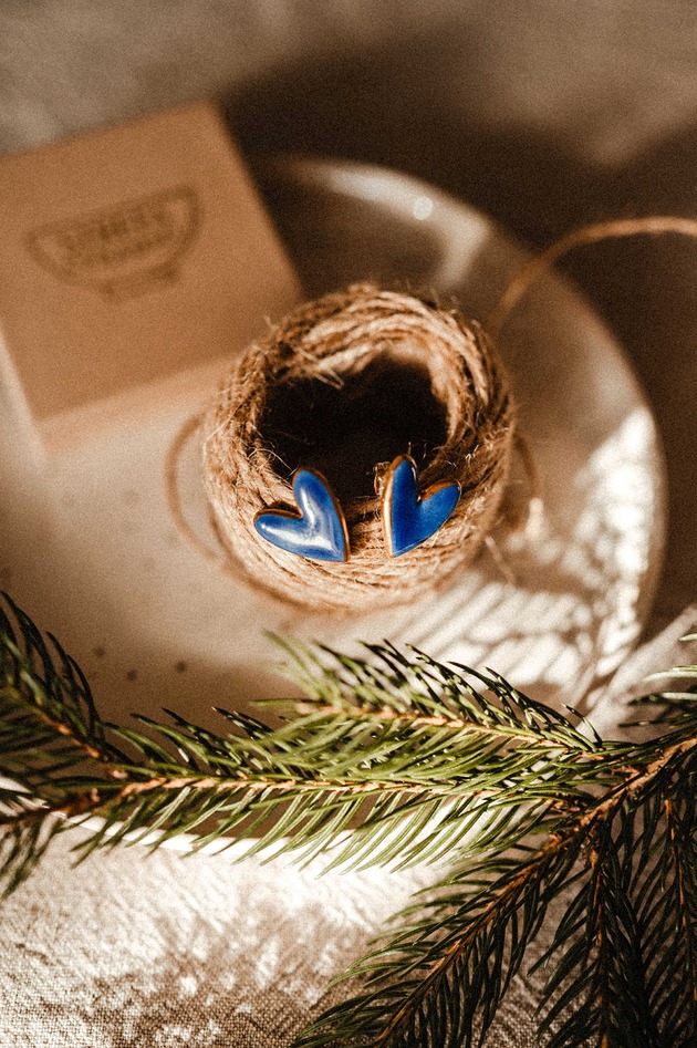 kolczyki ceramiczne Kolczyki serduszka granatowe z porcelany