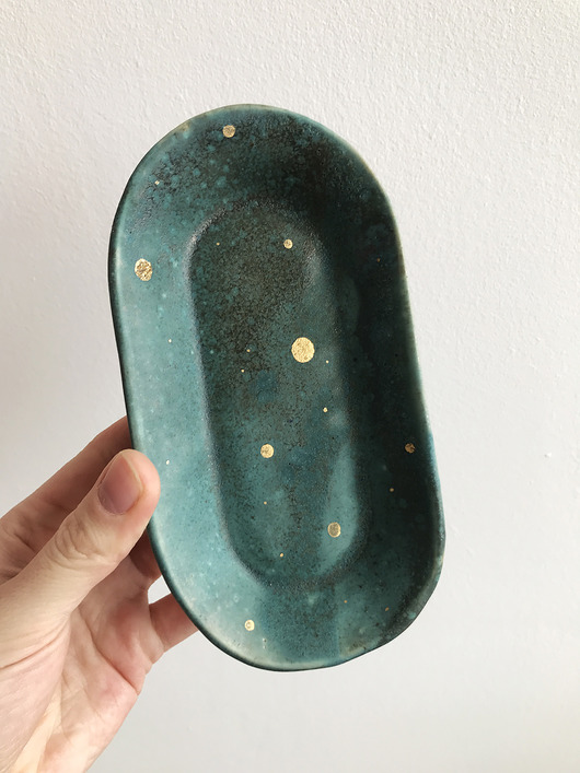 Ceramiczny wąski matowy talerzyk ELEMTHEBRAND