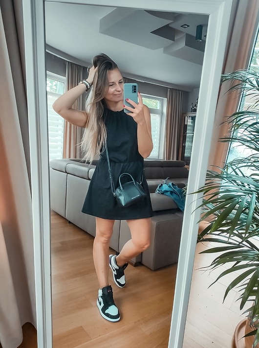 sukienki mini damskie Sukienka Klasyczna