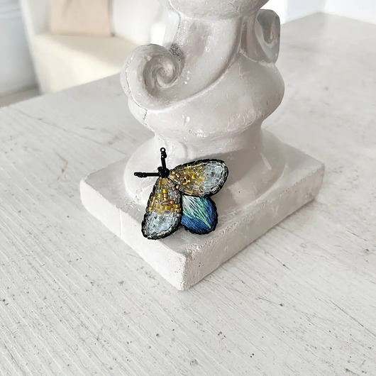 broszki Broszka BZYK 40 ręcznie haftowana przypinka owady koraliki