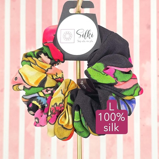 gumki do włosów L średnia gumka do włosów jedwab naturalny scrunchie czarna w kolorowe kwiaty