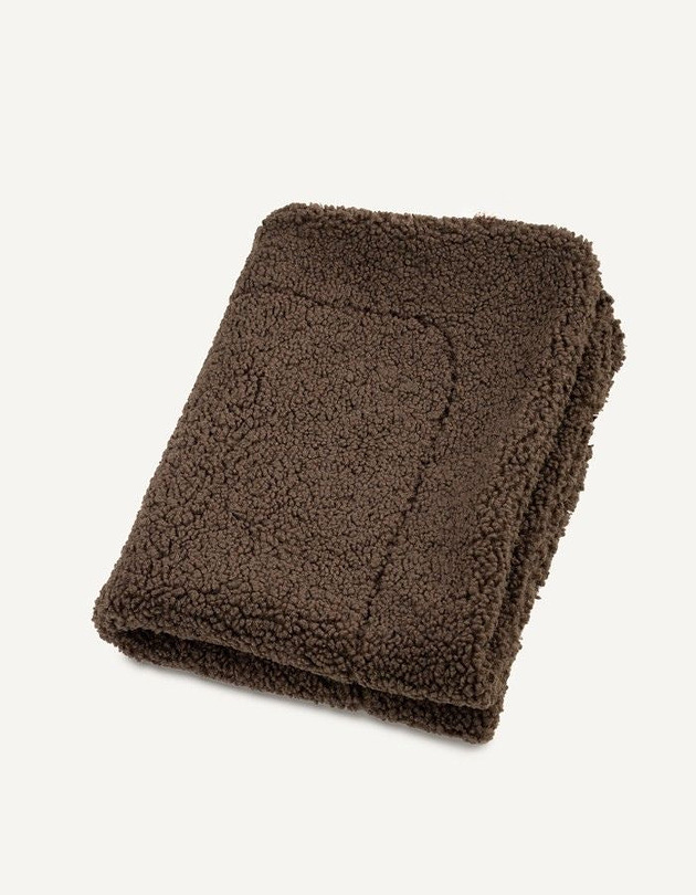 legowiska dla psów i kotów Kocyk / mata boucle dla psa HYGGE chocolate brown SM