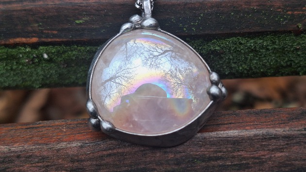 wisiory Aura mleczna - wisiorek