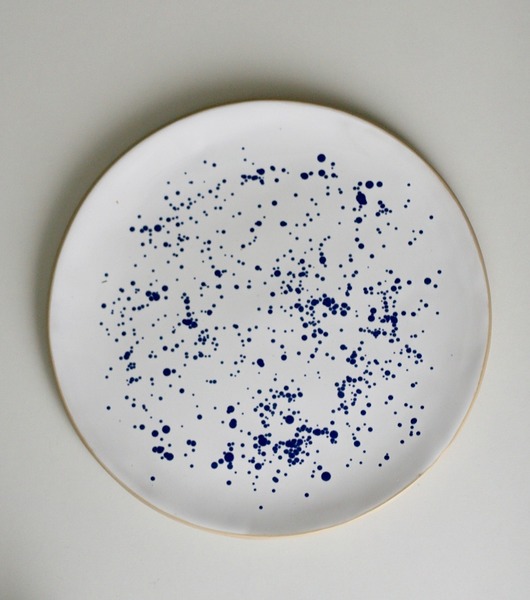 patery i talerze duży talerz ceramiczny w niebieskie kropki