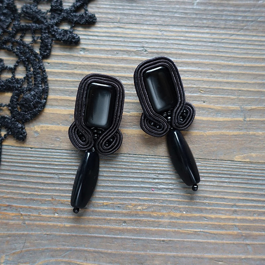 Geometryczne kolczyki soutache Mró Soutache