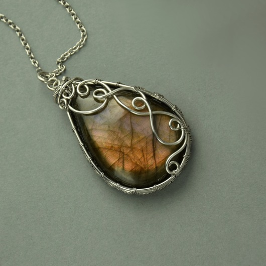 wisiory Wisiorek z labradorytem wire wrapping labradoryt