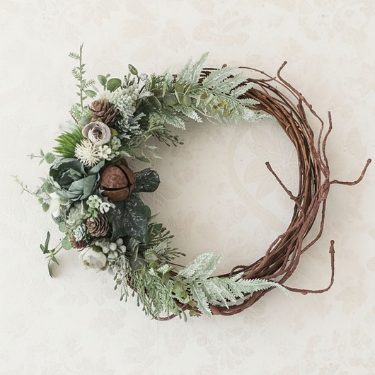 wianki bożonarodzeniowe Asymetryczny wianek z dzwoneczkiem (26cm)