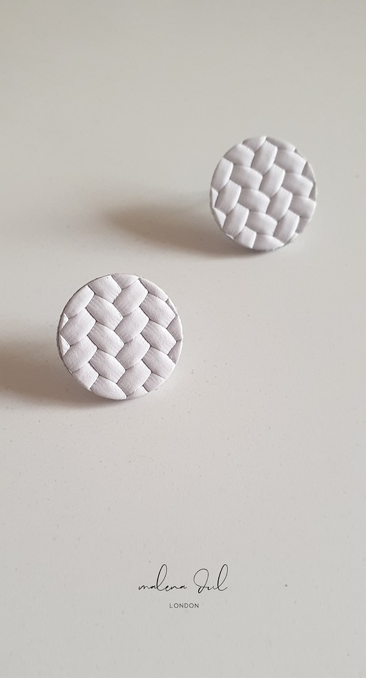 GAJA białe geometryczne kolczyki  ze skóry Malena Dul
