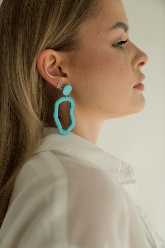 kolczyki z masy plastycznej Wiszące sztyfty w organicznym kształcie