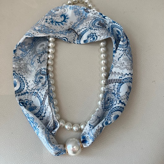 korale Naszyjnik niebieska apaszka z satyny i pereł imitujących naturalne