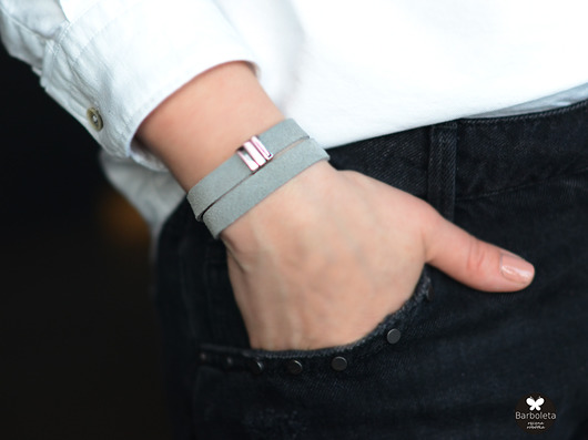light grey  element barboleta