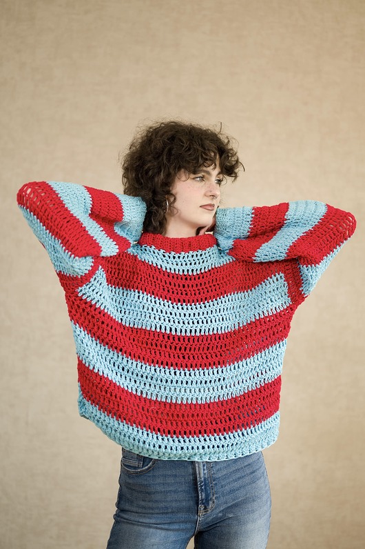 swetry damskie Całoroczny sweter oversize w paski czerwień błękit - bawełna organiczna