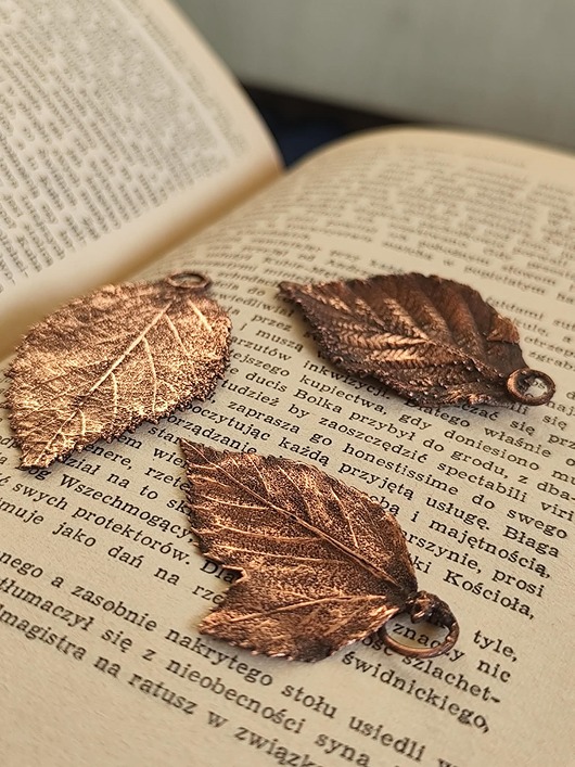 wisiory Liść jeżyny w miedzi