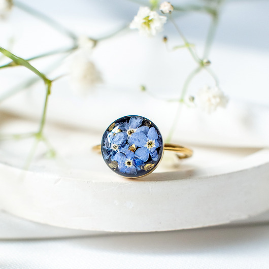 pierścionek z żywicy Pierścionek z niezapominajkami