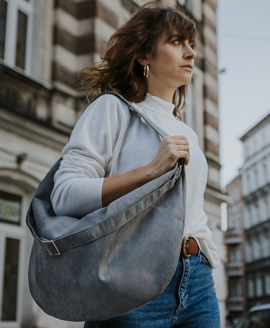 torby na ramię Szara torba worek z zamszu ekologicznego