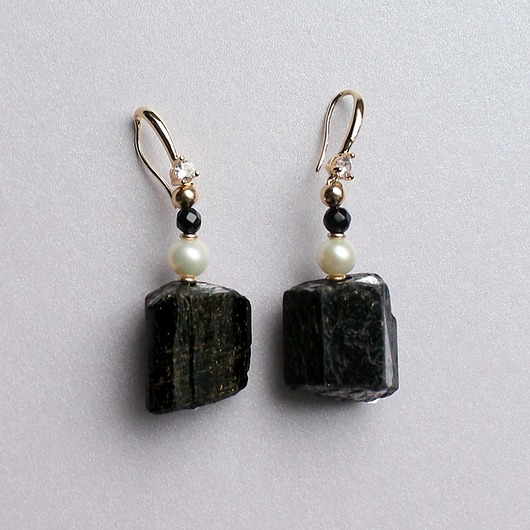 kolczyki złote Kolczyki złoto Surowy turmalin perła słodkowodna spinel