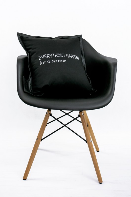 poducha EVERYTHING HAPPENS FOR A REASON miau design
