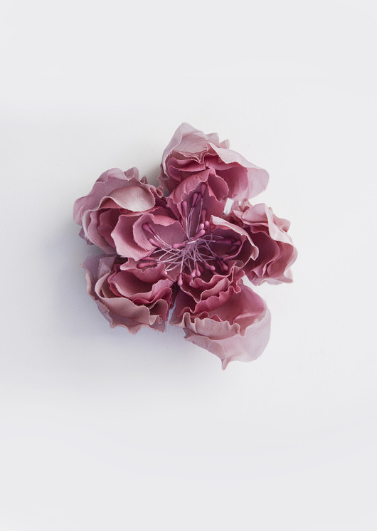 broszki Broszka z różowym jedwabnym kwiatem