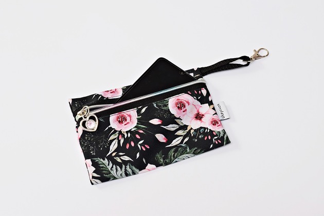 etui na telefon Etui na telefon na klucze etui do torebki kwiaty in garden