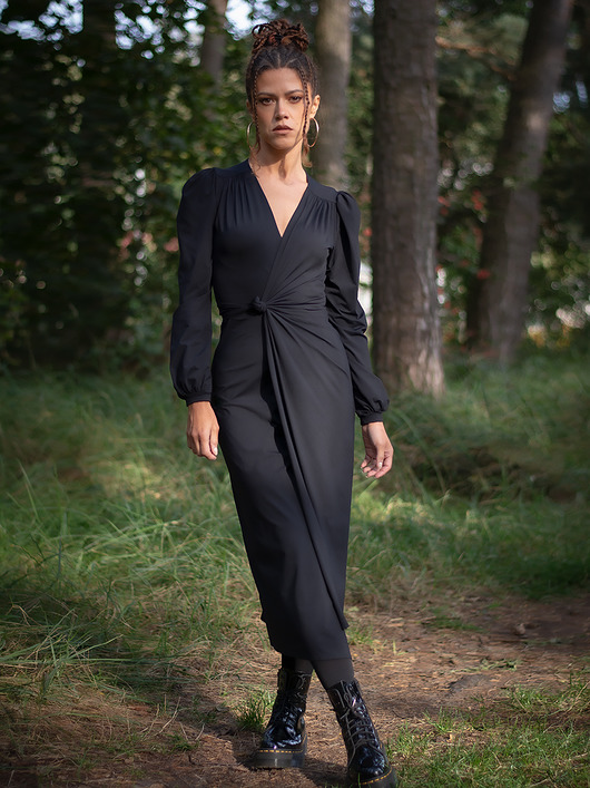 sukienki maxi damskie Czarna sukienka kopertowa