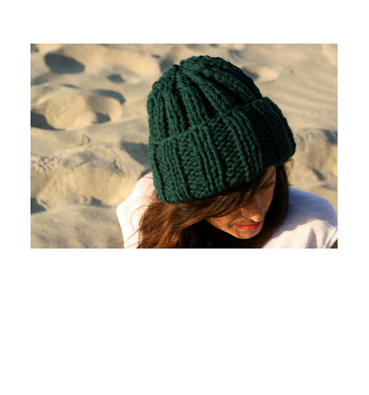 czapki damskie Czapka beanie  z wełną w kolorze szmaragdowym