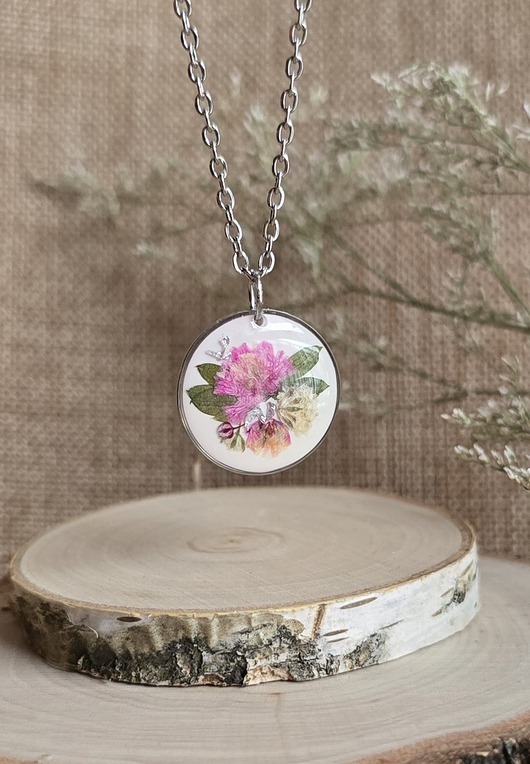 wisiory Łąka kwiatowa srebrna zawieszka srebrny wisiorek kwiaty żywica niebieskie