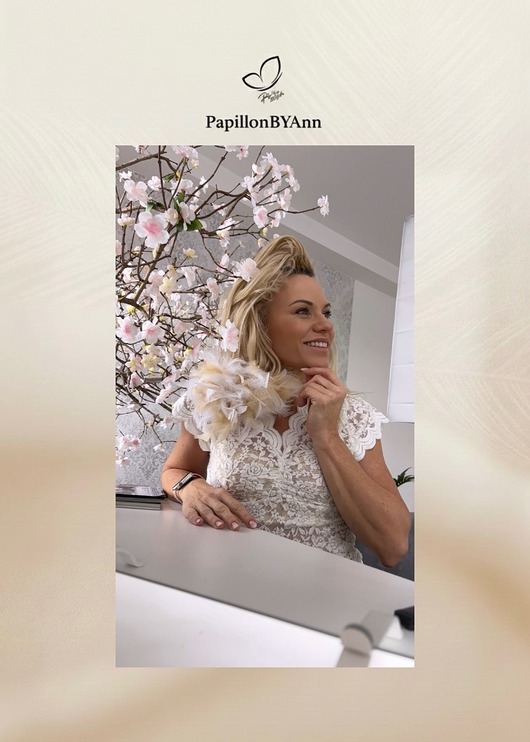 broszki Broszka z piór indyka biało-beżowa