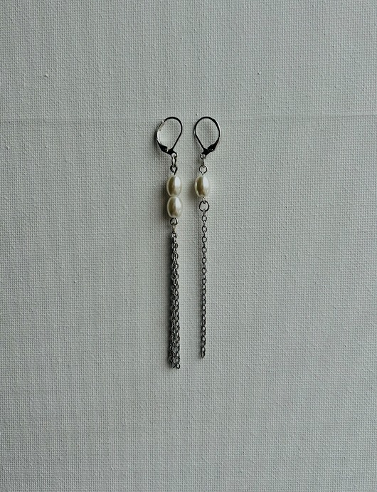 kolczyki - inne Asymetryczne kolczyki z perłami i łańcuszkami Agrafka. Studio