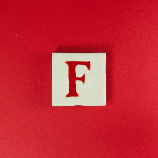 magnesy Ceramiczny magnes, czerwona literka F