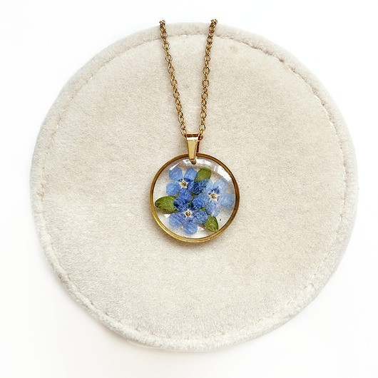 naszyjniki - inne Naszyjnik z niezapominajkami, biżuteria z żywicy