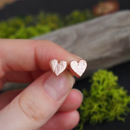 kolczyki - inne Małe kolczyki serca, miedziane