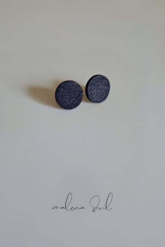 kolczyki - inne Małe kolczyki koła bakłażanowe, minimalistyczne kolczyki, skóra naturalna
